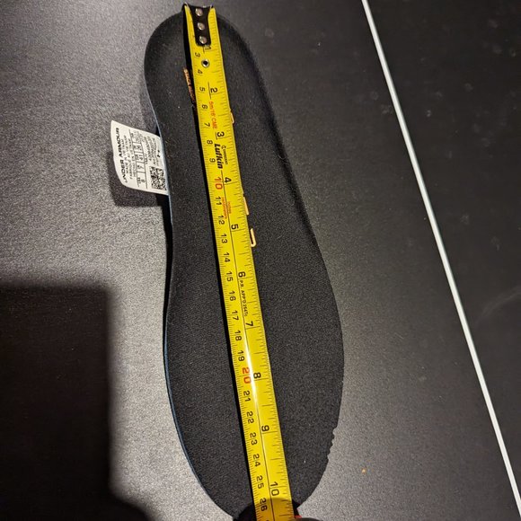 Under Armour Waterproof Running Shoes for men. Size US 8. - Picture 8 of 9